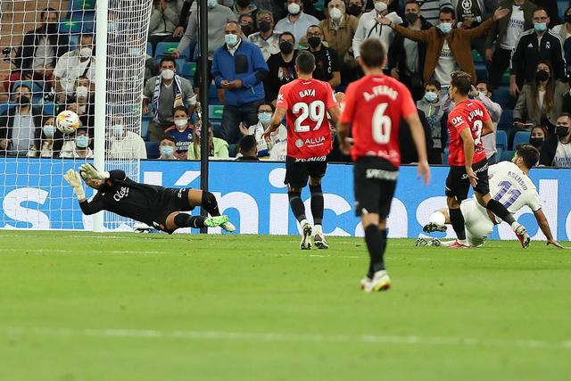 亚历山大24+10英格拉姆低迷 雷霆4-0横扫鹈鹕